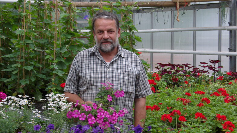 Gärtner Johannes Peter Gahmann im gleichnamigen Gartenbaubetrieb. Wie es ab Ende Juni hier weitergeht, ist offen.