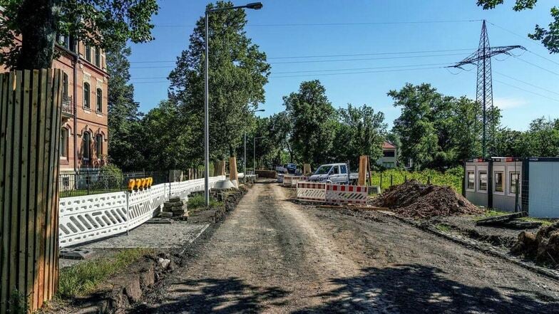 An der Dresdner Lockwitztalstraße wird gebaut, ein Keller wurde geflutet. Jetzt gibt es Streit, wer den Schaden bezahlt.