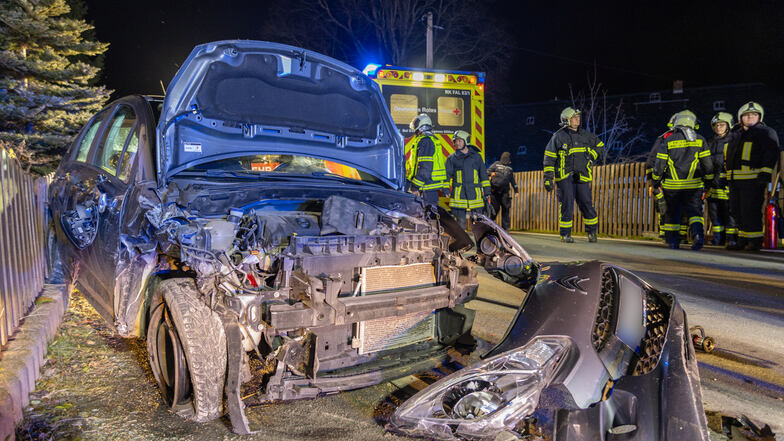 Das Auto der 36-jährigen betrunkenen Autofahrerin wurde schwer beschädigt.
