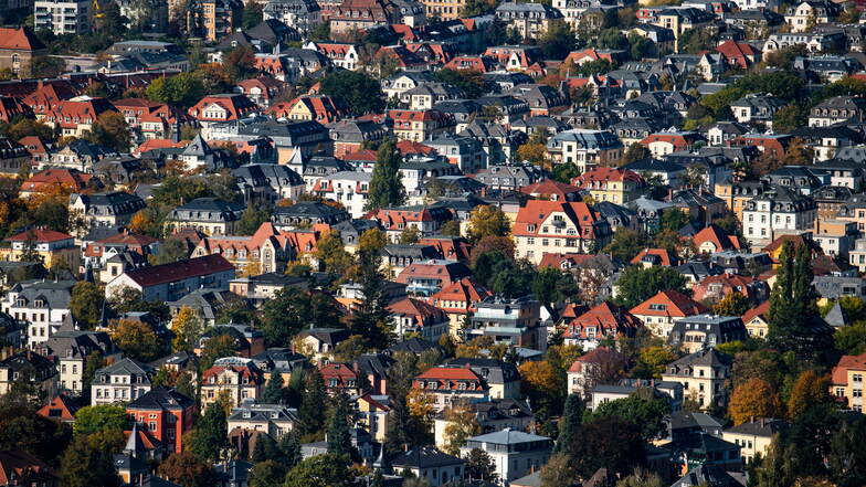 Wer eine Wohnung bei einer Zwangsversteigerung kauft, sollte vorab einen Blick in wichtige Dokumente werfen.