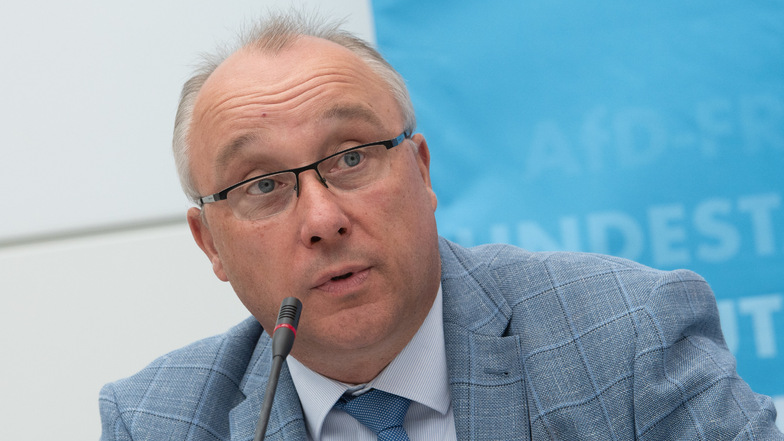 Der frühere AfD-Bundestagsabgeordnete Jens Maier will wieder zurück in die sächsische Justiz.