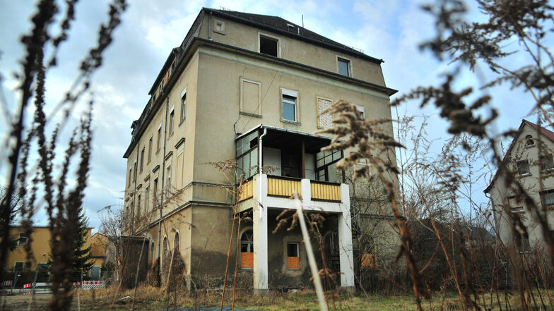 Die Villa am Fuchsbau in Großenhain soll saniert werden. Entstehen sollten acht moderne Wohnungen. Doch noch ist das Vorhaben nicht genehmigt.
