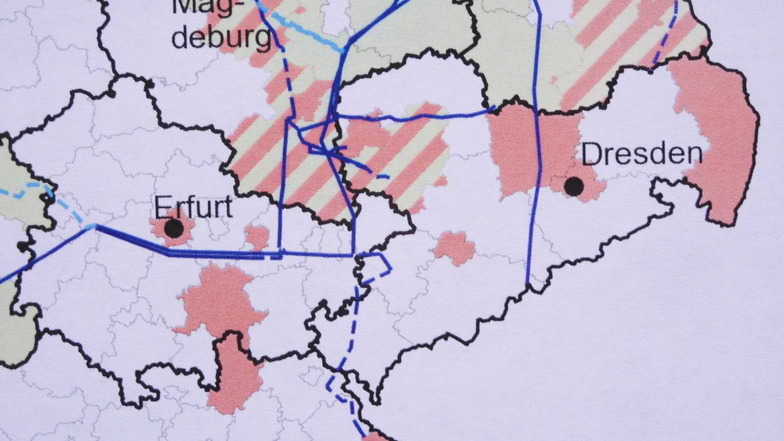 Der Kartenausschnitt zeigt das geplante Wasserstoff-Kernnetz zum Planungsstand Juli 2023. Gestrichelte Linien stehen für geplanten Neubau, durchgezogene für Erdgasleitungen, die umgestellt werden sollen.