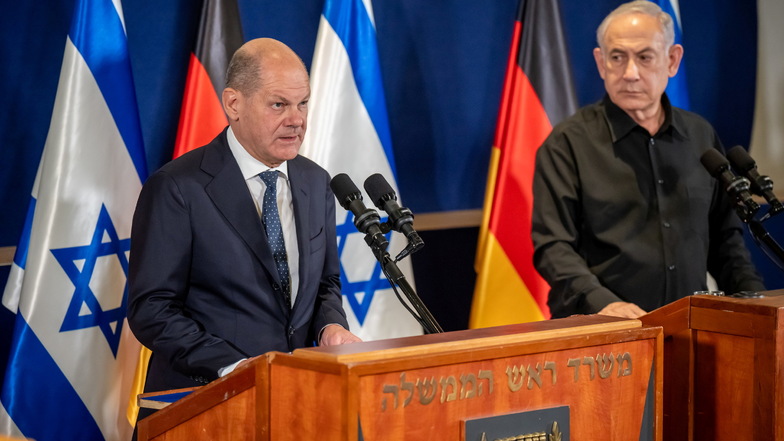 Bundeskanzler Olaf Scholz (SPD) nimmt neben Benjamin Netanjahu, Ministerpräsident von Israel, an einer Pressebegegnung nach dem Gespräch teil. Anschließend geht es für den Bundeskanzler weiter zu politischen Gesprächen nach Ägypten.
