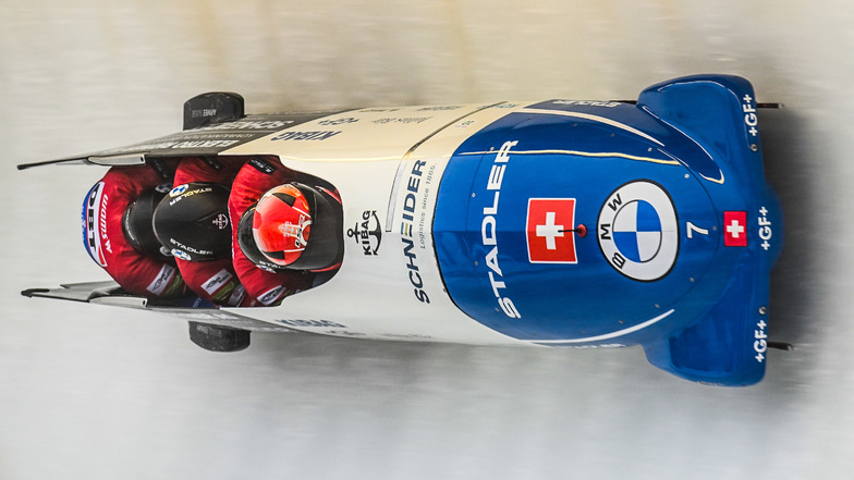 Das Schweizer Team um Pilot Michael Vogt gehört zu den Besten der Welt - und wurde nun noch mal verstärkt. Beim Training für den Weltcup in Altenberg kam es zu einem schweren Unfall.