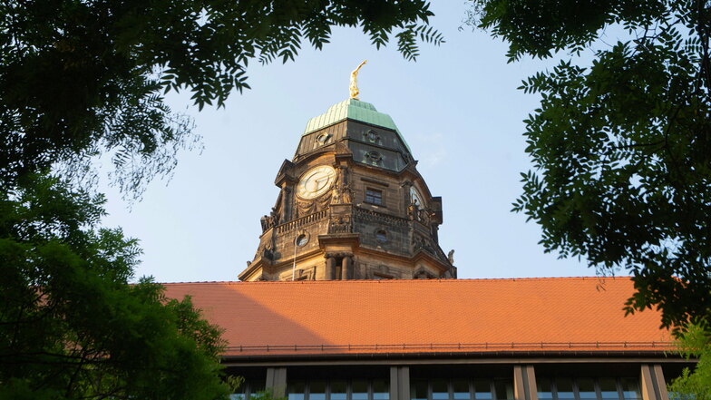 Dresden will die Aussichtsplattform des Rathausturms für die Bürger wieder öffnen.