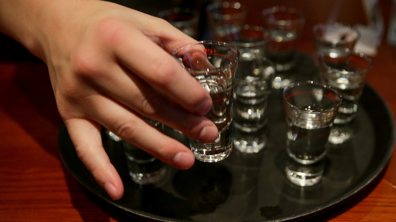 Die Zahl der Jugendlichen, die wegen Alkoholmissbrauchs ins Krankenhaus mussten, ist wieder gestiegen.
