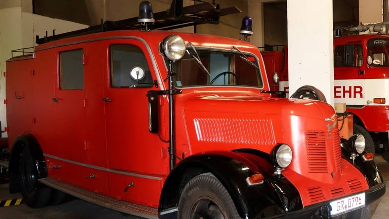 Die gastgebende AG Feuerwehr-Historik präsentiert dabei auch das älteste Fahrzeug aus ihrem eigenen Bestand, einen LF8 Phänomen K27, Baujahr 1958
