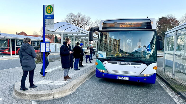 Odeg-Bus von Zittau: Kein Anschlusszug in Hagenwerder - Fahrgäste bleiben im Frost zurück