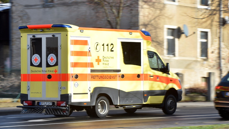 Sieben Verletzte nach Unfall zwischen Auto und Bus in Chemnitz