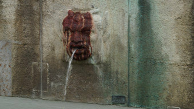 Wer hat etwas beobachtet: Der Großenhainer Diana-Brunnen wurde an mehreren Stellen beschmiert.