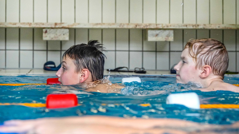 Der Schwimmunterricht in den Schulen im Landkreis SOE ist wegen gestiegener Kosten teilweise gefährdet.