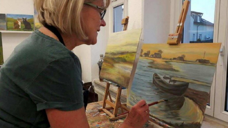 Brigitte Hausmann malt lebendig und farbenfroh. Sie zeigt ihre Gemälde jetzt im Kulturschloss Großenhain.