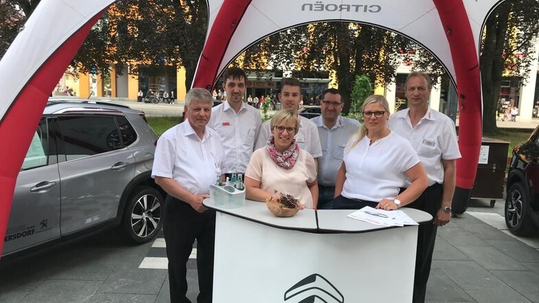 Das Team vom Autohaus Grit Hennersdorf freut sich auf Euren Besuch.