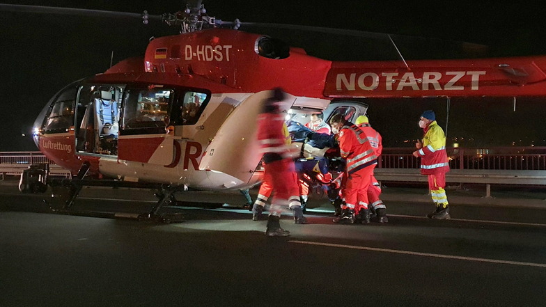 Der Renault-Fahrer wurde mit einem Rettungshubschrauber in eine Klinik geflogen.