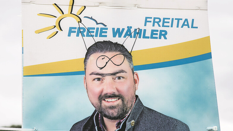 Keine große Kunst: Immer wieder werden Wahlplakate in Freital beschmiert. Kandidat Alexander Frenzel hat nun eine Idee.