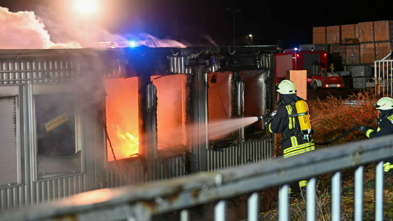 Beim Baustoffhandel in Niedercunnersdorf hat es in der Nacht zum Montag gebrannt.