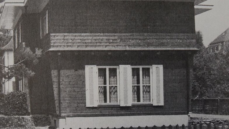 Das Bild zeigt das Haus Stuttgart Degerloch beziehungsweise das Haus Dr. Felix Schottlaender in der Ausstellung im Wachsmannhaus Niesky.
