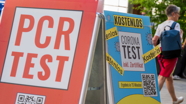 Nicht jeder, der an Corona erkrankt, lässt sich auch einen PCR-Test machen. Daher spiegelt die Inzidenz inzwischen nicht mehr die reale Infektionslage wider. Es gibt eine Dunkelziffer.