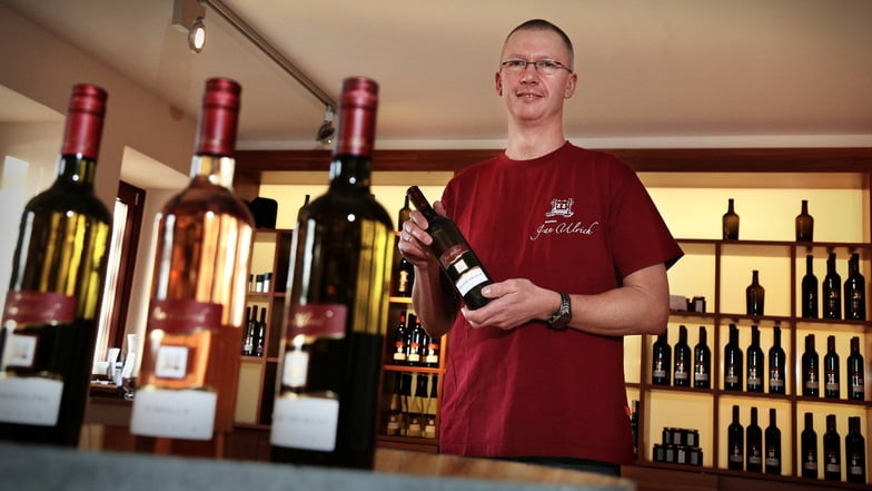Der Winzer Jan Ulrich hat in seinem Weindomizil in Diesbar-Seußlitz mehrere preisgekrönte Weine im Angebot.