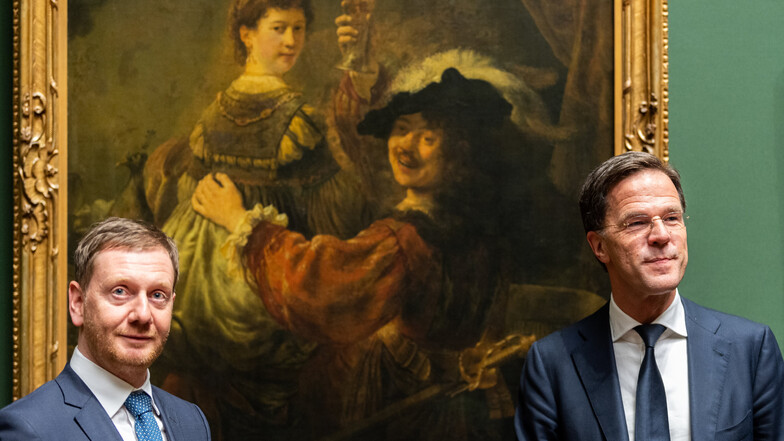 Kretschmer und Rutte vor dem Rembrandt-Werk «Rembrandt und Saskia im Gleichnis vom verlorenen Sohn». 