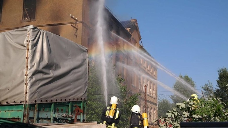 Am 2. Juli gab es einen Großbrand im alten Damino-Werk in Eibau. Jetzt will die Gemeinde Kottmar Fördermittel für den Abriss beantragen.