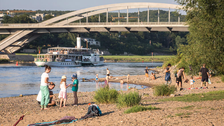 Wer baden gehen will, muss sich in Dresden derzeit Alternativen suchen. Das kann aber schnell gefährlich werden, vor allem in Flüssen wie der Elbe.
