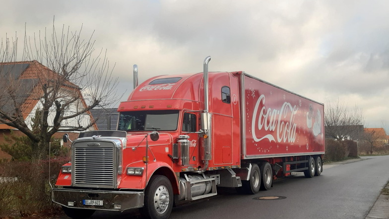 Leserin Kathrin Petzold hatte direkt vor ihrer Haustür einen wunderbaren Blick auf den diesjährigen Weihnachtstruck von Coca Cola.