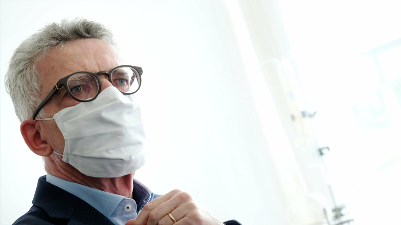 Möchte nicht mehr um ein Bundestagsmandat kämpfen: CDU-Spitzenmann Thomas de Maizière im Mai 2020 bei einem Besuch der Elblandkliniken, um sich über die Lage bei der Bekämpfung der Pandemie zu informieren.