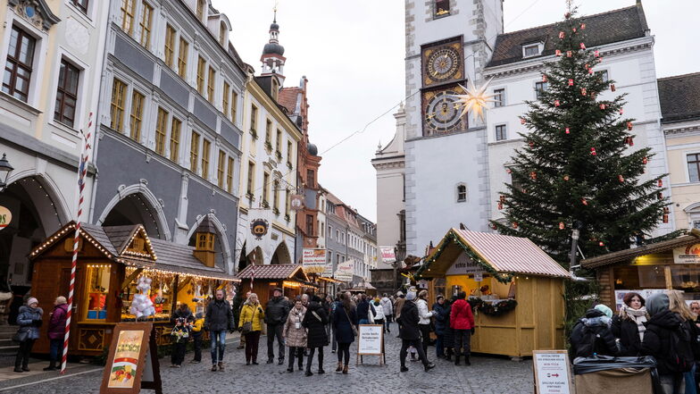 Theater, Schwimmbäder, Wanderrouten, Weihnachtsmärkte wie hier der Christkindelmarkt - der Kreis Görlitz hat viel für das Leben im Alter zu bieten.