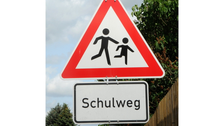 Damit der Schulweg noch sicherer wird, sollen die Haltestellen im Bereich der Dr.-Külz-Straße barrierefrei ausgebaut werden.