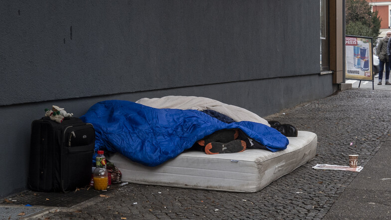 Auch Obdachlose sind angehalten zuhause zu bleiben, besser gesagt in ihrer Ecke zu bleiben.