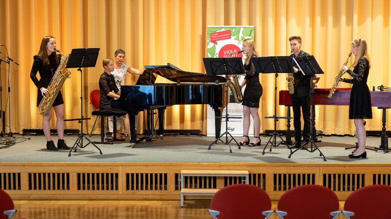 Die vier Saxofonisten Pauline Lehmann, Erwin Hennig, Isabell Seibt, Nora Heinz (Klasse Ragnar Schnitzler) waren mit Amelie Dutschmann (Klavier/Heidrun Zenker) erneut erfolgreich.