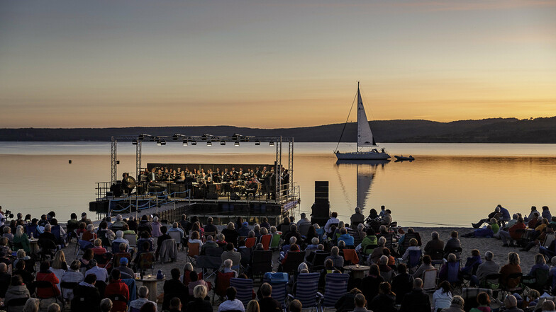 Die Konzerte der Europa-Chor-Akademie am Berzdorfer See zogen viele Menschen an.