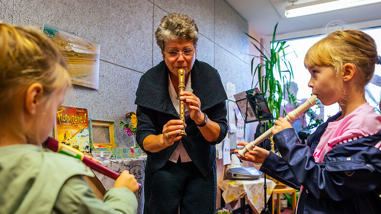 Zur ZooKultur
gehört auch
die städtische
Musikschule, hier mit Lehrerin Thea Hanspach. Die
Einrichtung ist aus Sicht der gGmbH ein „Ort der Persönlichkeitsentwicklung“.
