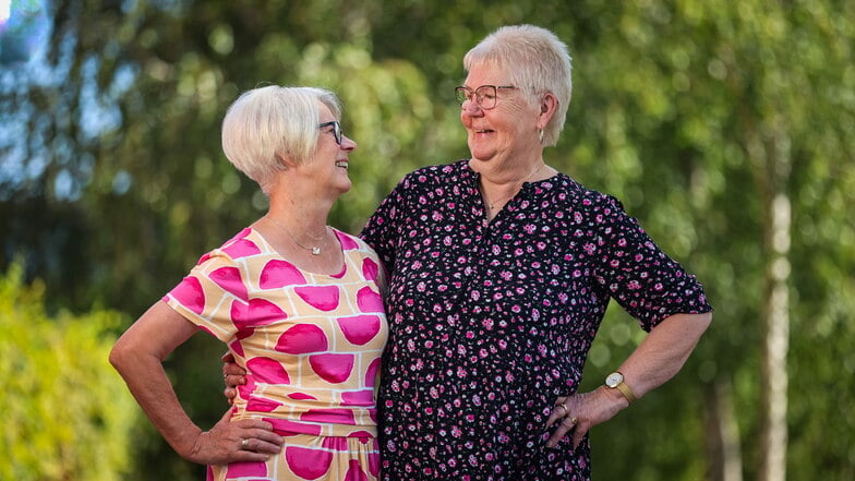 Christine Pfauder und ihre beste Freundin Hannelore Wetzel aus Dresden lachen viel und gern zusammen. Nach 55 Jahren Freundschaft kennt man den Humor des anderen bestens.