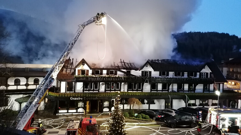 Ein Feuer zerstörte in der Nacht zum 5. Januar das älteste deutsche Drei-Sterne-Restaurant "Schwarzwaldstube" und die mit einem Stern ausgezeichnete "Köhlerstube". 