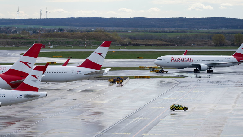 Flugzeug der Austrian Airlines verliert Nase in Hagelsturm