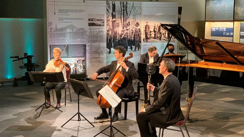 Konzertaufnahmen "Quartett auf das Ende der Zeit" von Accentus Music im August 2020 in der Gedenkstätte Stalag VIII A in Zgorzelec.