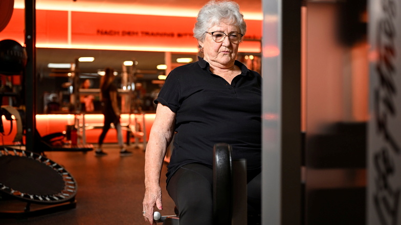 Nach ihrer Hüft-OP will Karin Richter im Fitnessstudio so langsam wieder in die Gänge kommen. Zum Glück wohnt die 84-Jährige fast nebenan.