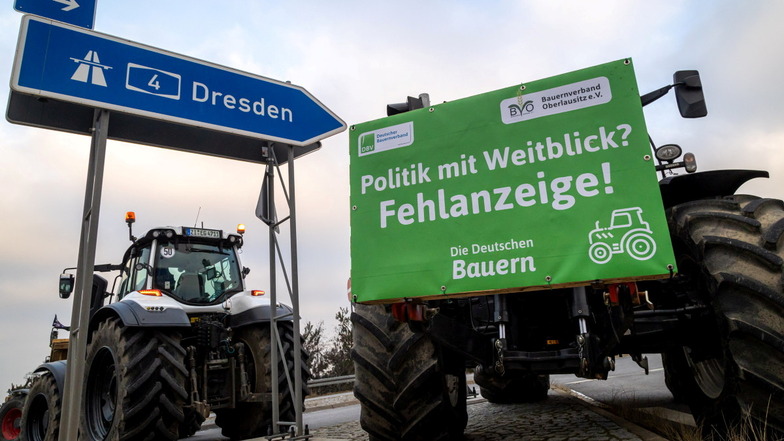 Bislang blockierten nur deutsche Landwirte Autobahnauffahrten wie hier an der A4 bei Nieder Seifersdorf.