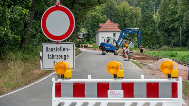 Unbekannte haben von der Baustelle auf der S32 knapp 100 Liter Diesel abgezapft.