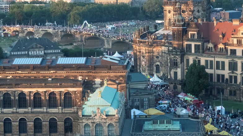 Wo viele Menschen sind, passieren auch Straftaten. Die Polizei bewertet das Stadtfest-Wochenende trotz einiger Vorfälle in Dresden als größtenteils störungsfrei.