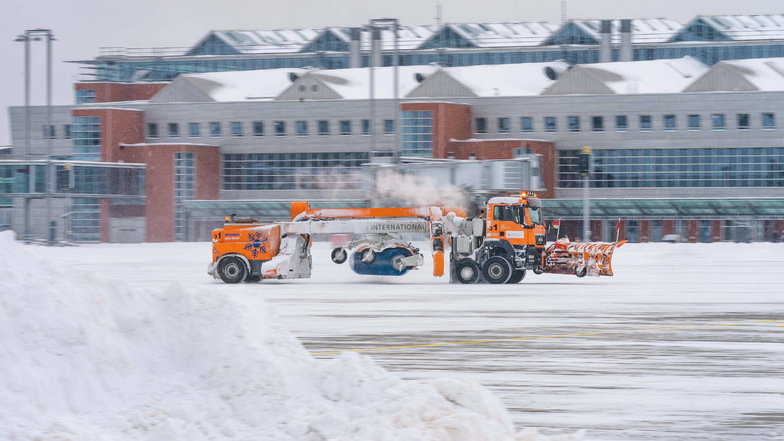 Schnee und Eis lassen sich am Dresdner Flughafen relativ schnell beseitigen, eingefrorene Passagierzahlen aber nicht.