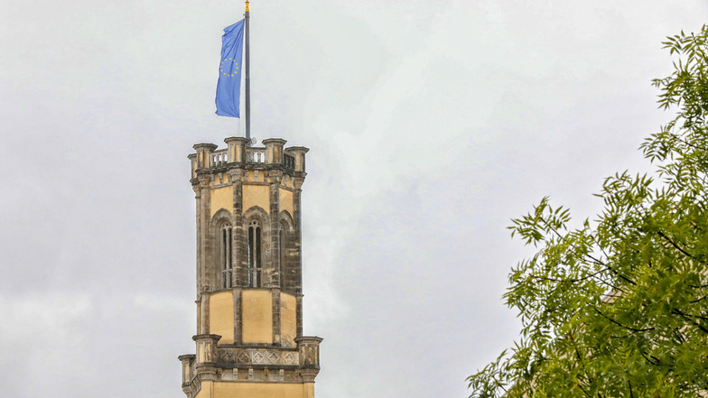 Normalerweise flattert die EU-Fahne auf dem Zittauer Rathausturm derzeit aber nicht.