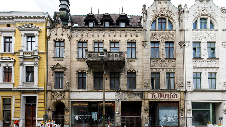 Das Haus in der Bismarckstraße 18 ist schon seit Jahren baufällig. Spettmanns Sohn ersteigerte es für rund 70.000 Euro, angeblich für einen römischen Geschäftsmann.