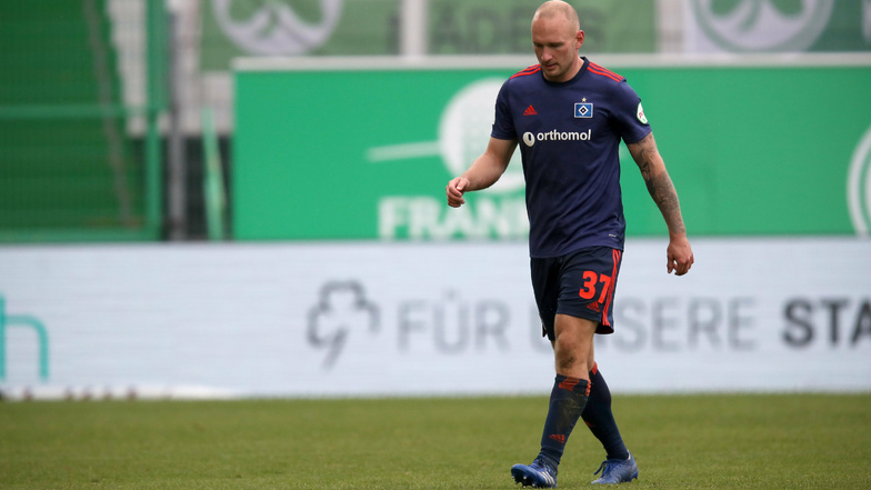 Toni Leistner hat schon wieder Pech - beim Spiel des Hamburger SV in Fürth sieht der Dresdner für eine Notbremse die Rote Karte.