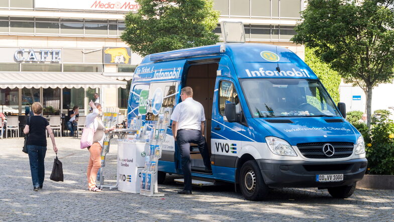 Das VVO-Mobil bei einem Halt im Mai 2022 in Riesa. Am Montag ist es an derselben Stelle präsent.