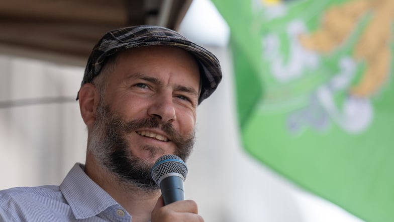 Martin Kohlmann, Vorsitzender der Partei "Freie Sachsen", auf einer Protestkundgebung seiner Partei im Wahlkampfendspurt.