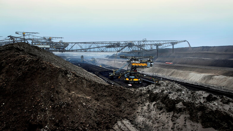 Im Braunkohletagebau Nochten sollen noch etwa 270 Millionen Tonnen Kohle gefördert werden.
